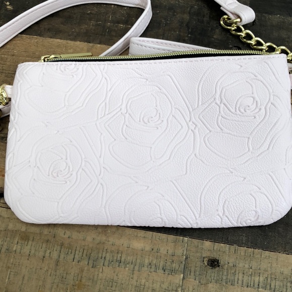 Blush Betsey Johnson charging bag - Picture 6 of 8